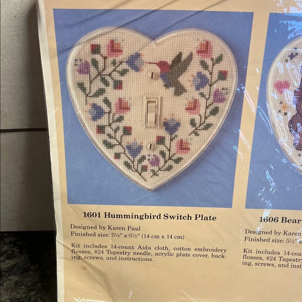 The Creative Coner Hummingbird heart switchplate. Needlepoint NWT